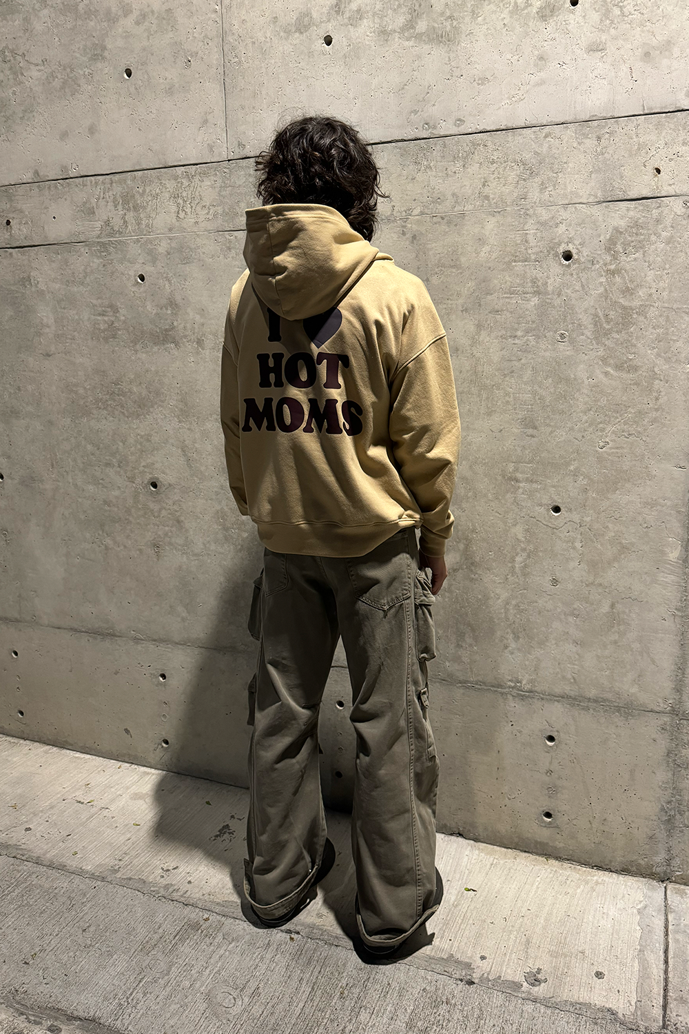 Hot Moms Hoodie Sand